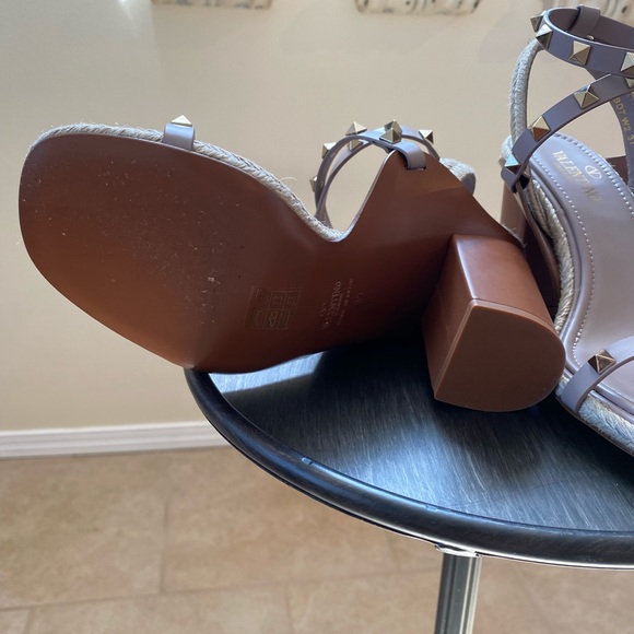 Valentino Garavani Rockstud Espadrille Sandals - Picture 5 of 10